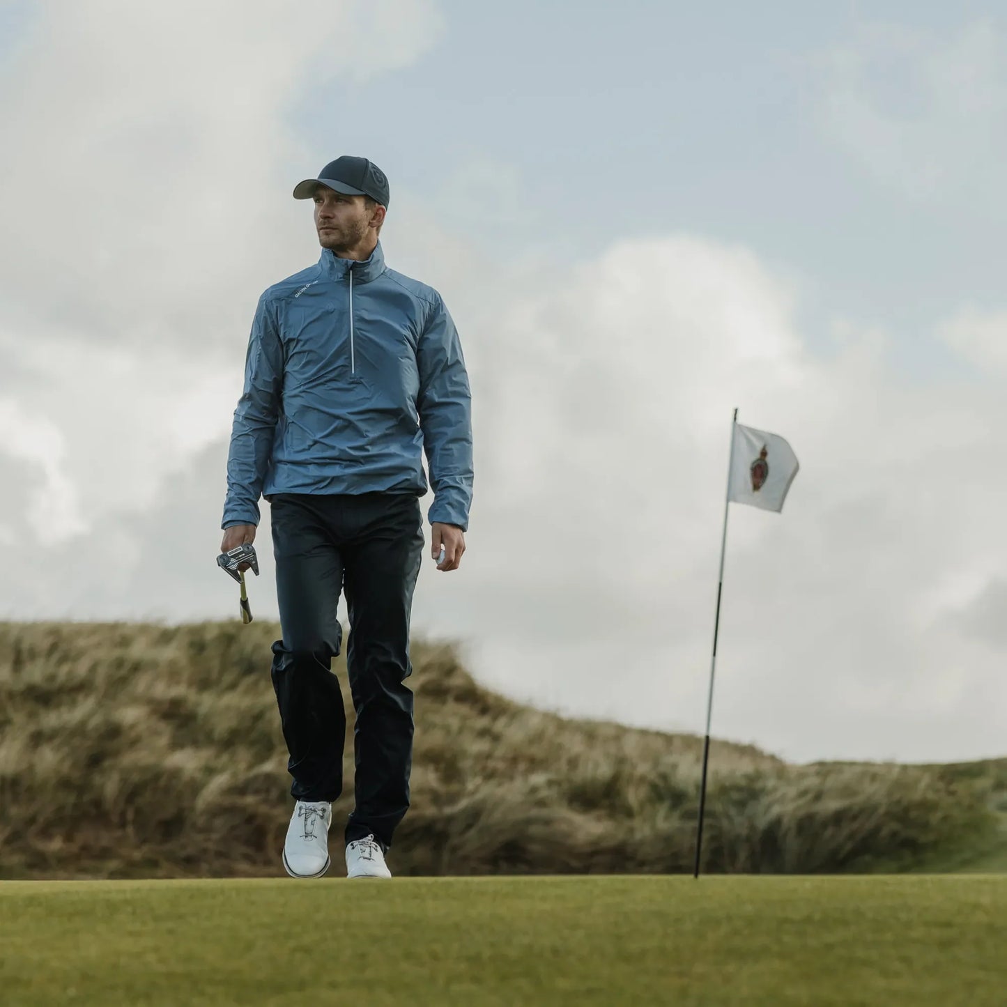 Windproof and water repellent golf jacket