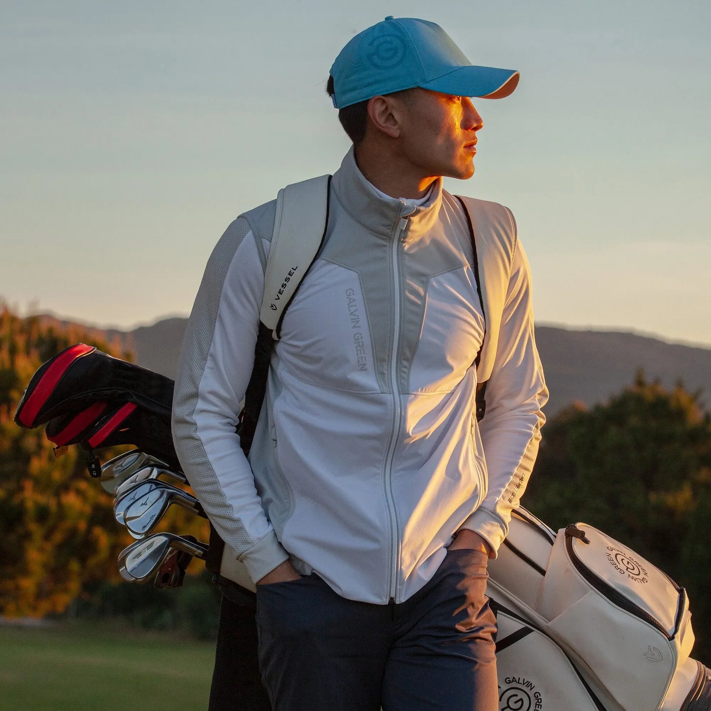 Windproof and water repellent golf vest