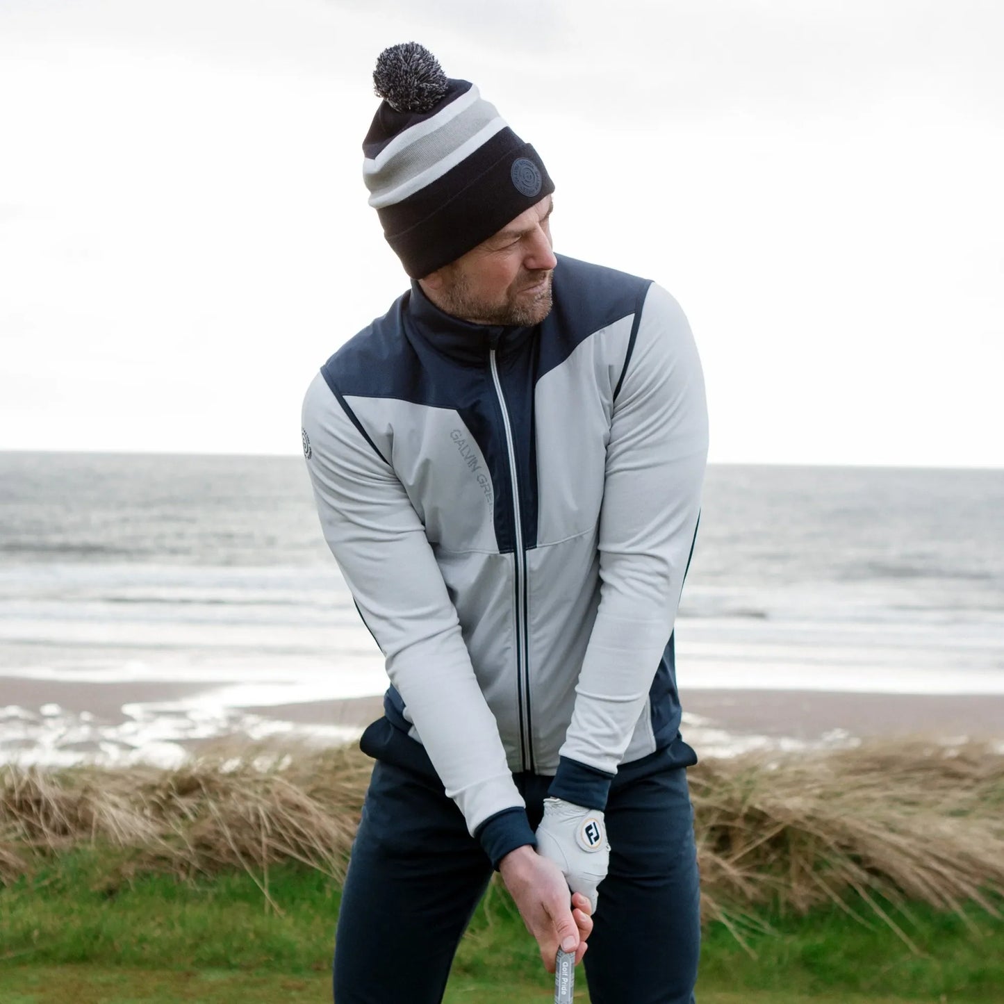 Windproof and water repellent golf vest