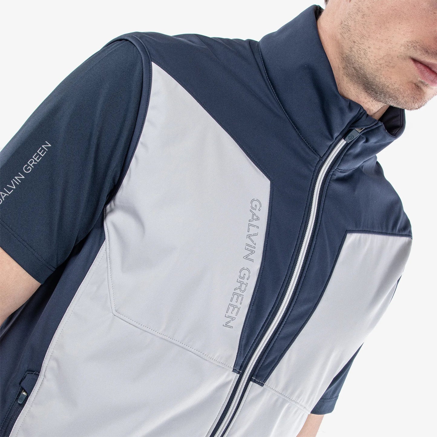 Windproof and water repellent golf vest
