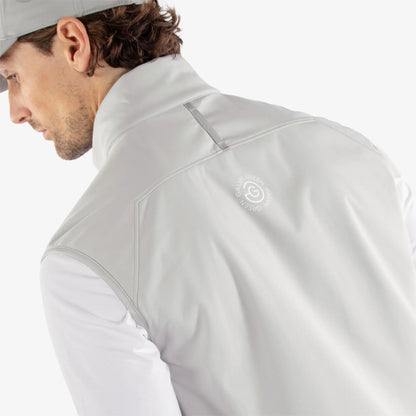 Windproof and water repellent golf vest