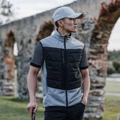 Windproof and water repellent golf vest