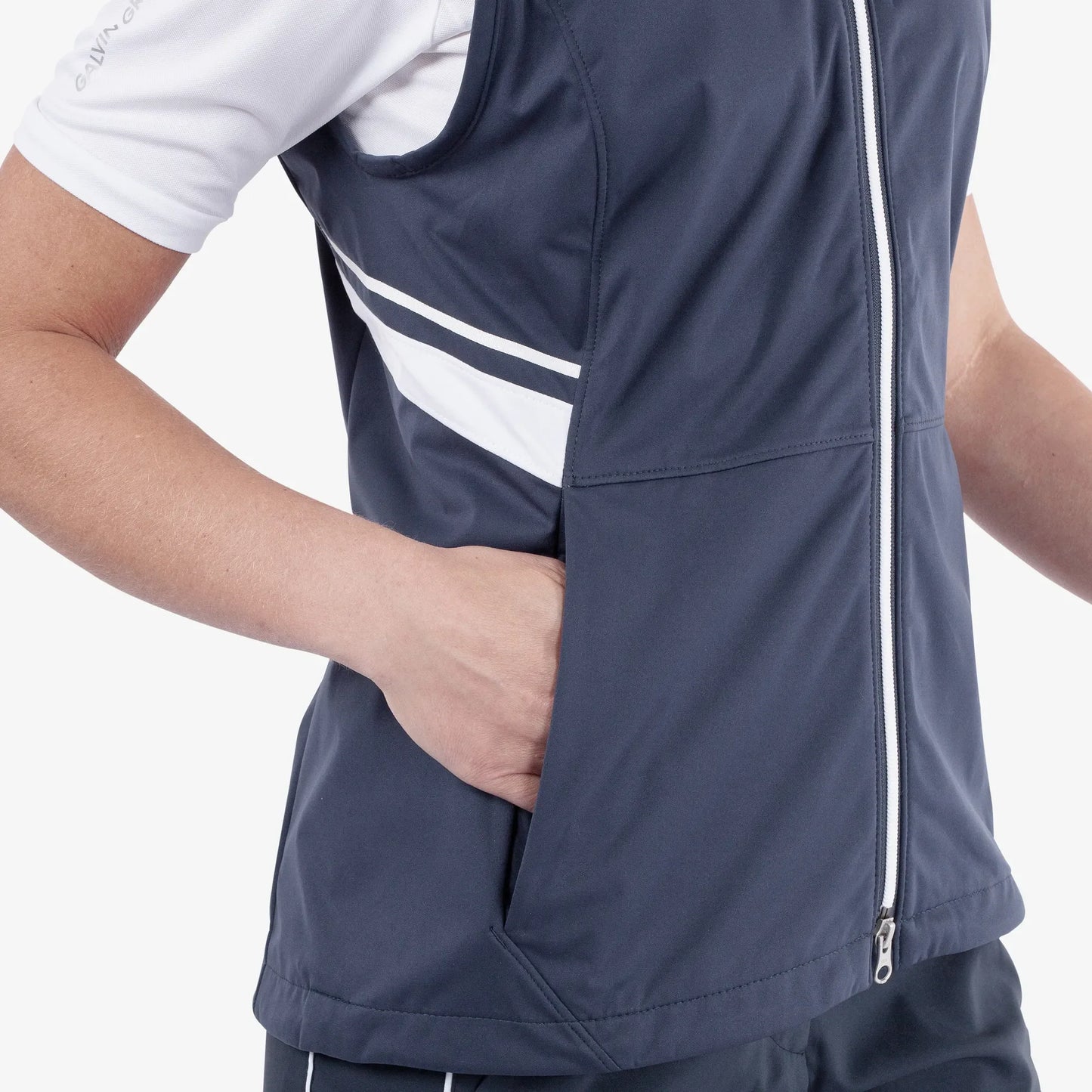 Windproof and water repellent golf vest