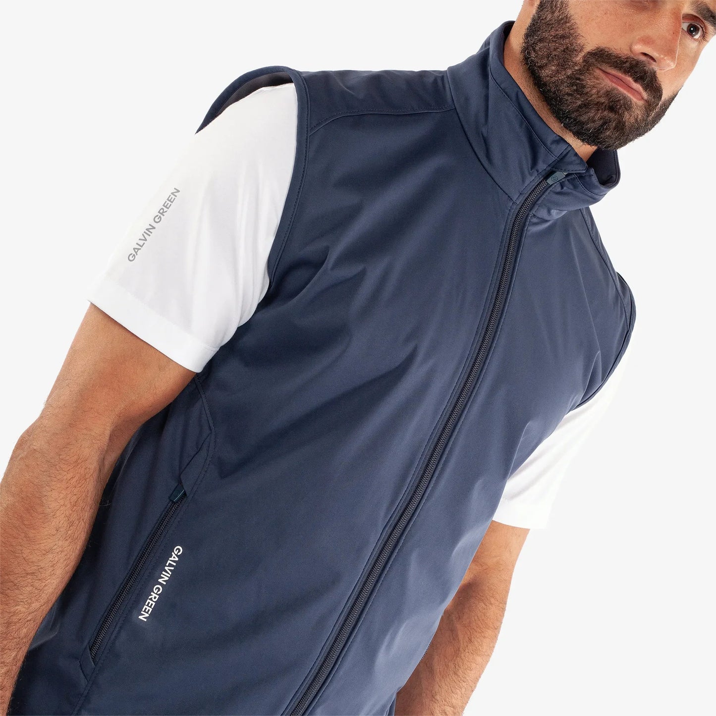 Windproof and water repellent golf vest