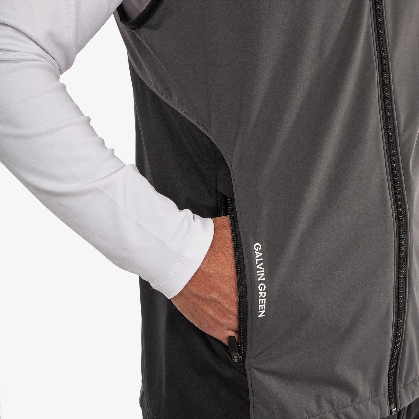 Windproof and water repellent golf vest