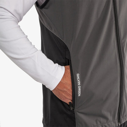 Windproof and water repellent golf vest