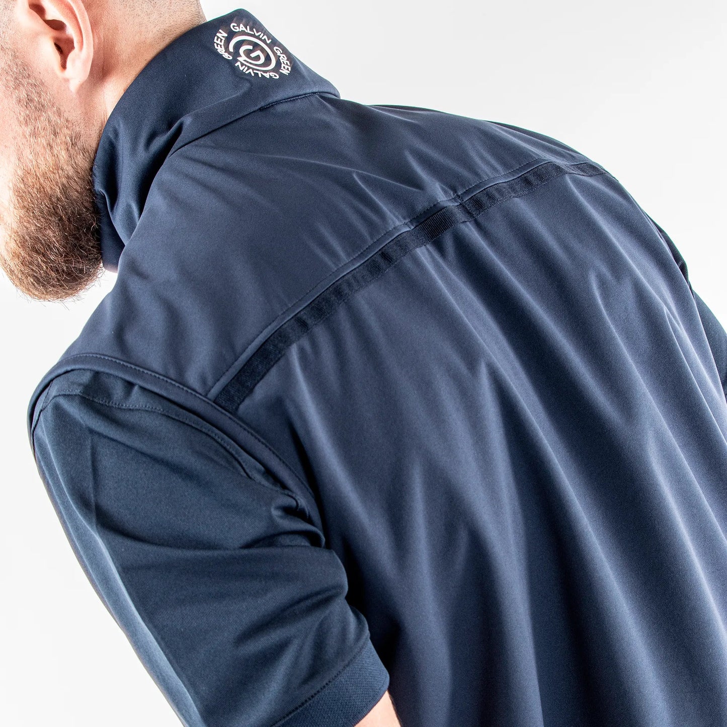 Windproof and water repellent golf vest