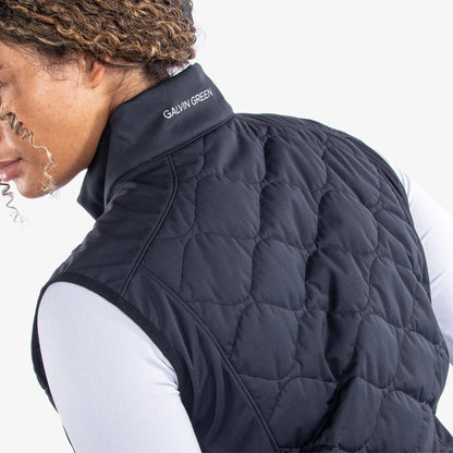 Windproof and water repellent golf vest